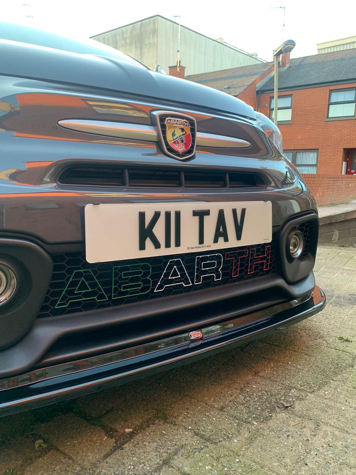 Italian Flag Acrylic Paint Pen Design Set for Abarth 500 / 595 / 695 Front Grille - Abarth Tuning