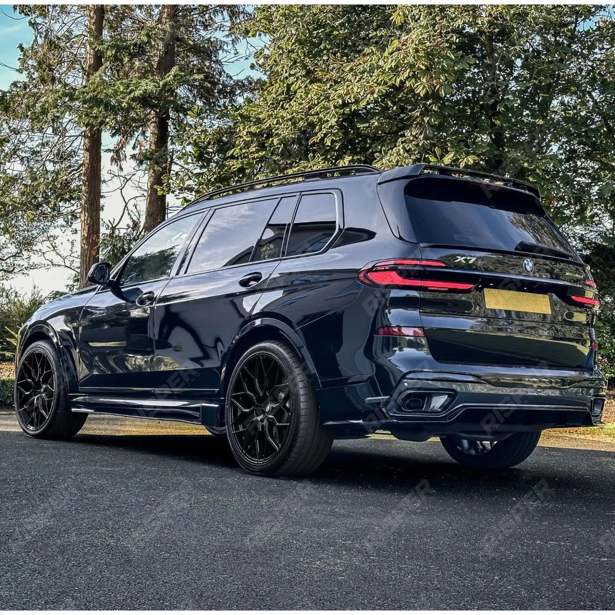 Rear Diffuser In Gloss Black For BMW X7 G07 LCI 2023+