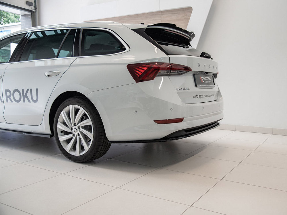 Maxton Design Central Rear Splitter Skoda Octavia Mk4 - Carbon Look