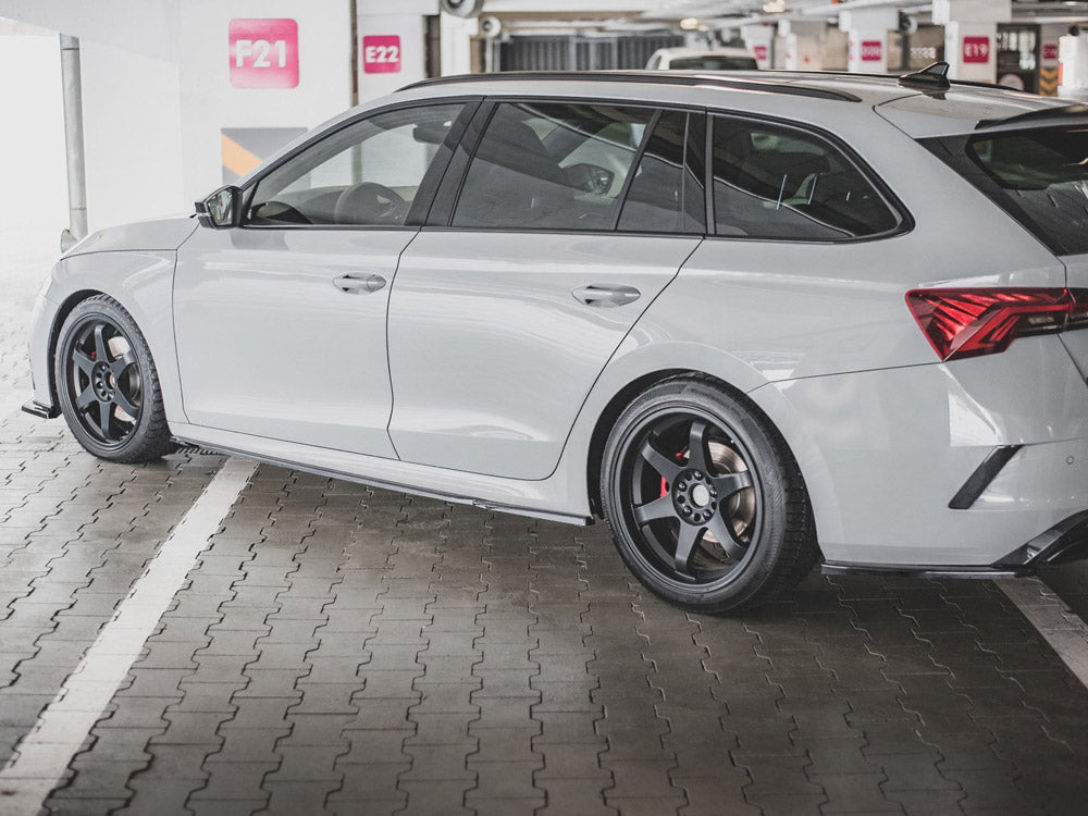 Maxton Design Side Skirts Diffusers V1 Skoda Octavia RS MK4 (2020-) - Carbon Look