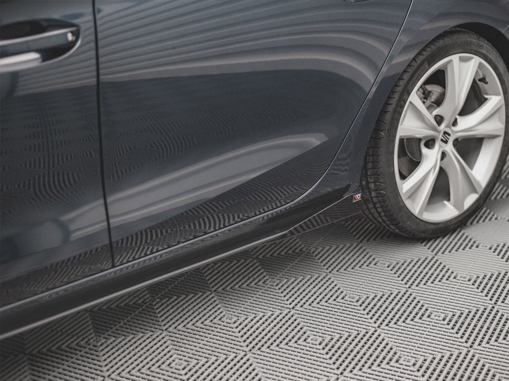 Maxton Design Street PRO Side Skirts Diffusers + Flaps Seat Leon FR Mk4
