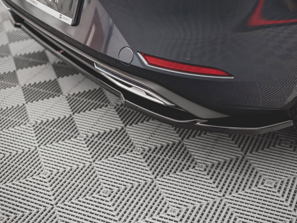 Maxton Design Central Rear Splitter Seat Leon FR Hatchback Mk4