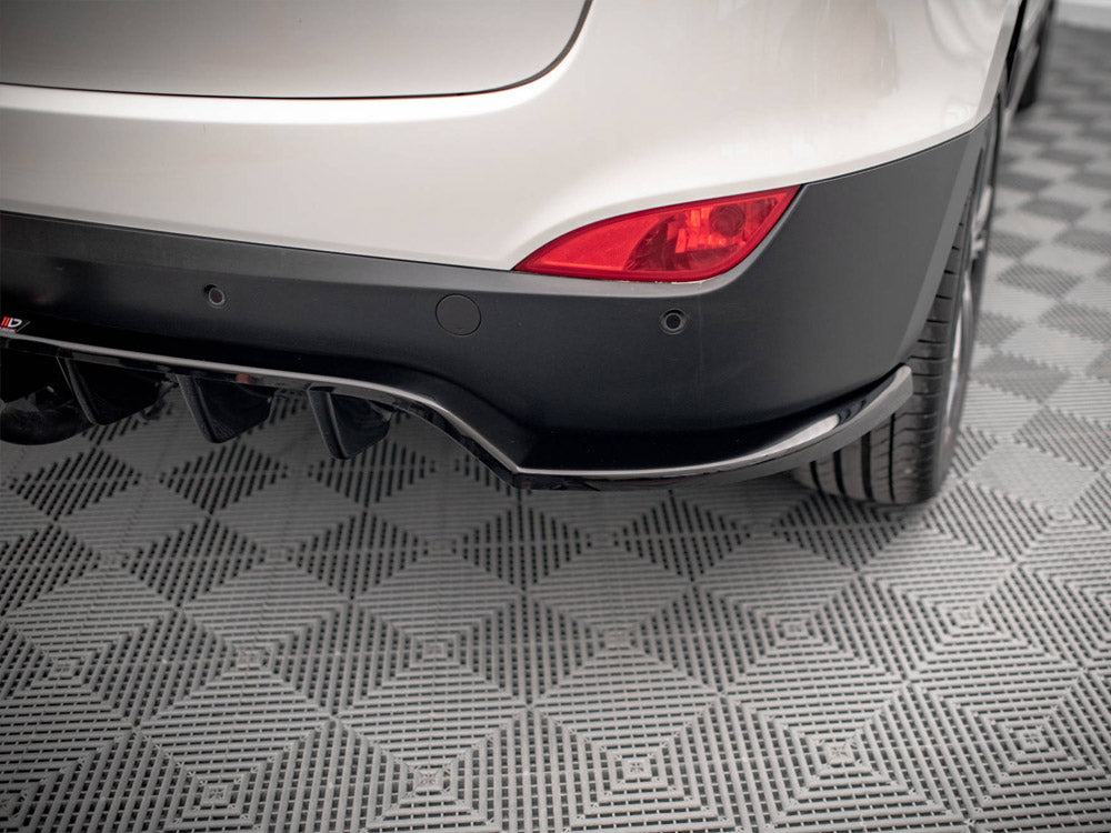 Maxton Design Central Rear Splitter (Vertical Bars) Hyundai IX35 Mk1