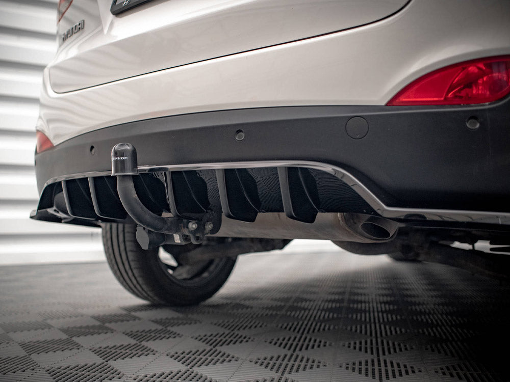 Maxton Design Central Rear Splitter (Vertical Bars) Hyundai IX35 Mk1