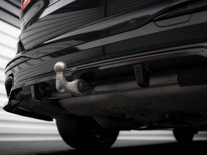 Maxton Design Central Rear Splitter (Vertical Bars) BMW X7 M-Pack G07 Facelift