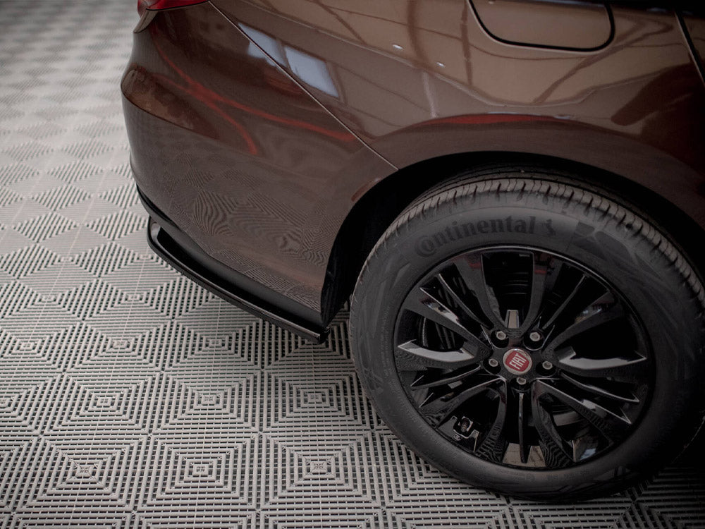 Maxton Design Central Rear Splitter (Vertical Bars) Fiat Tipo S Sedan Mk1