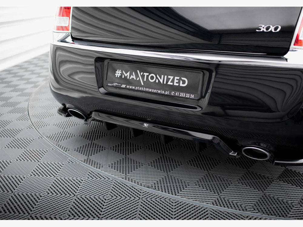 Maxton Design Central Rear Splitter (Vertical Bars) Chrysler 300 Mk2