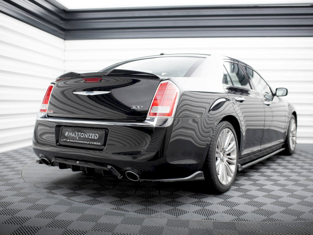 Maxton Design Central Rear Splitter (Vertical Bars) Chrysler 300 Mk2