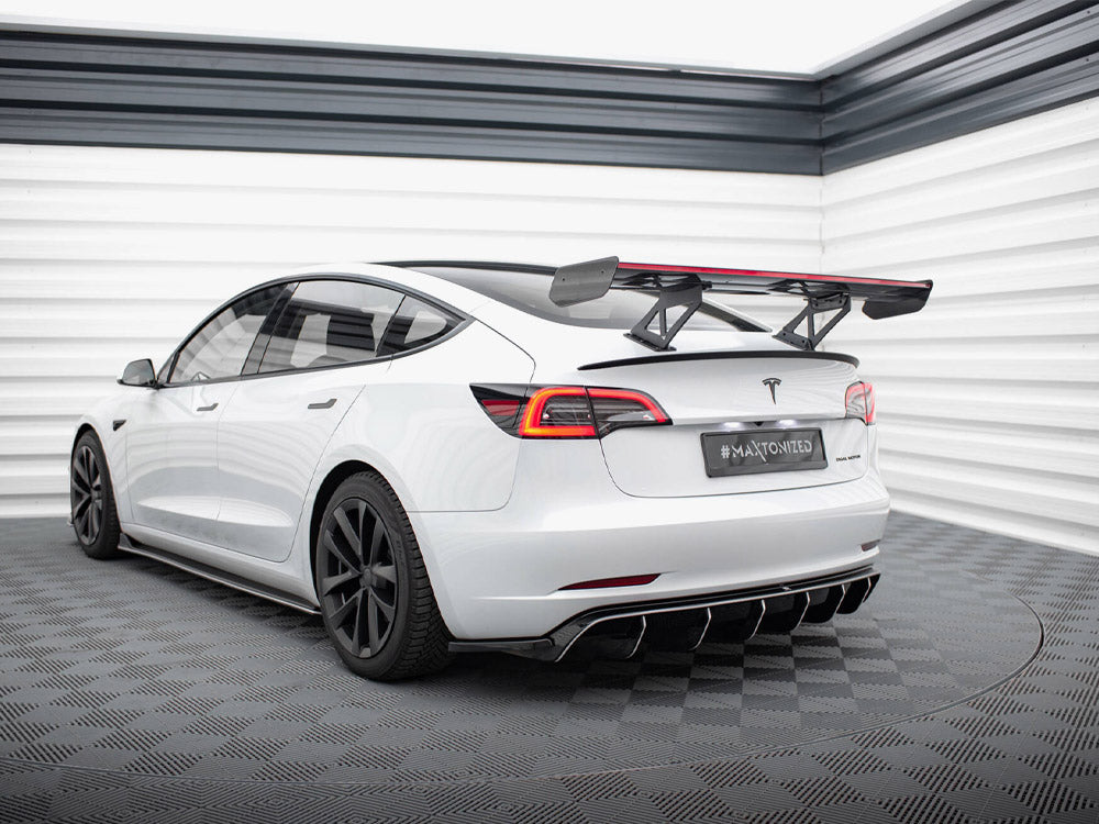 Maxton Design Carbon Spoiler + LED Tesla Model 3