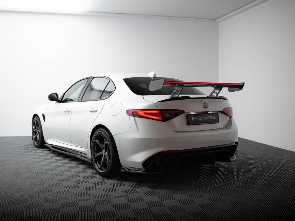 Maxton Design Carbon Spoiler + LED Alfa Romeo Giulia Quadrifoglio