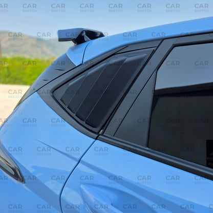 Sporty black rear louvers on Hyundai i20 N