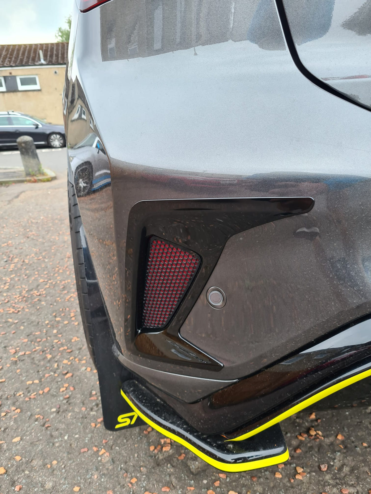 Rear Bumper Reflector Surround for MK4 / MK4.5 Focus | CEUK (Carbon Fibre Look OR Gloss Black)