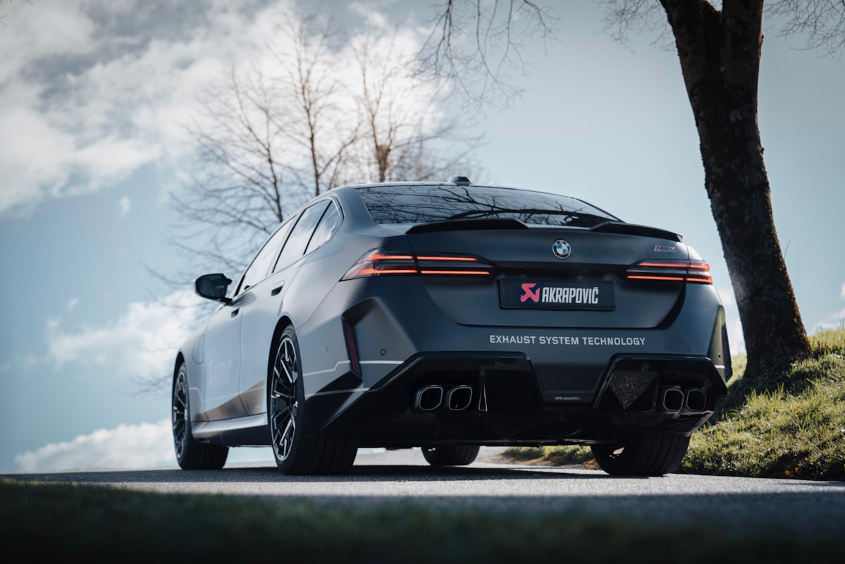 BMW M5 (G90 / G99) | Akrapovic | Tail Pipe Set (Carbon) Hexagonal - TMC Motorsport