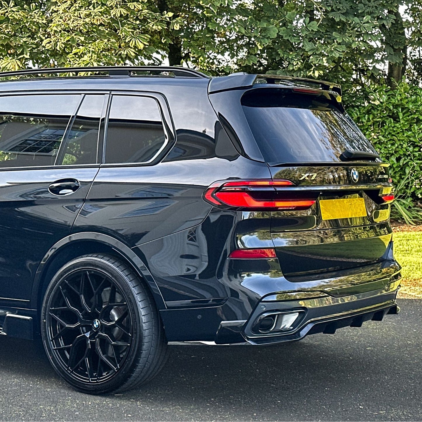 BMW X7 G07 LCI 2023+ Rear Roof Spoiler In Gloss Black