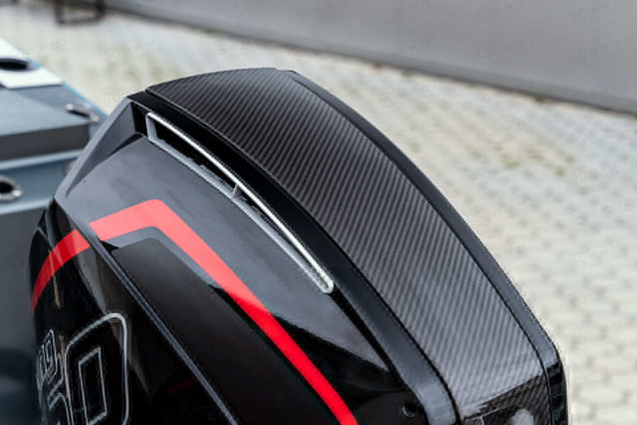Mercury V8 Outboard Cowling Accent Panel Kit (500R, 450R, 300R, 300 VERADO) - Carbon Fibre