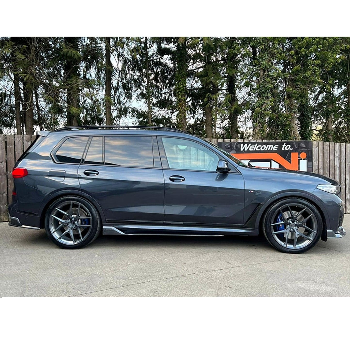 BMW X7 G07 M Sport (2018-2022 pre-LCI) Black Knight Aero Kit Carbon Look - TMC Motorsport