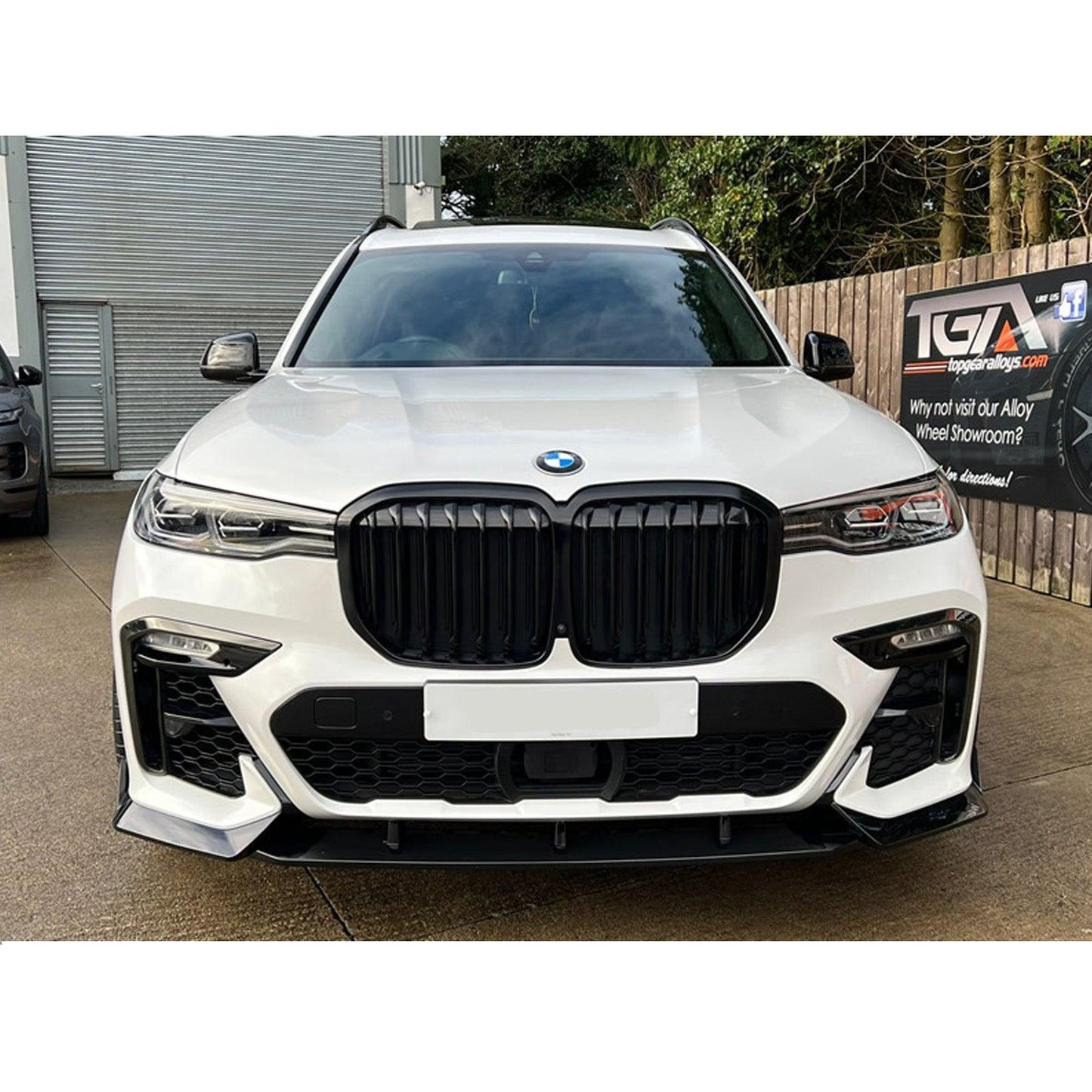 BMW X7 G07 M Sport (2018-2022 Pre-LCI) Black Knight Aero Kit in Gloss Black - TMC Motorsport