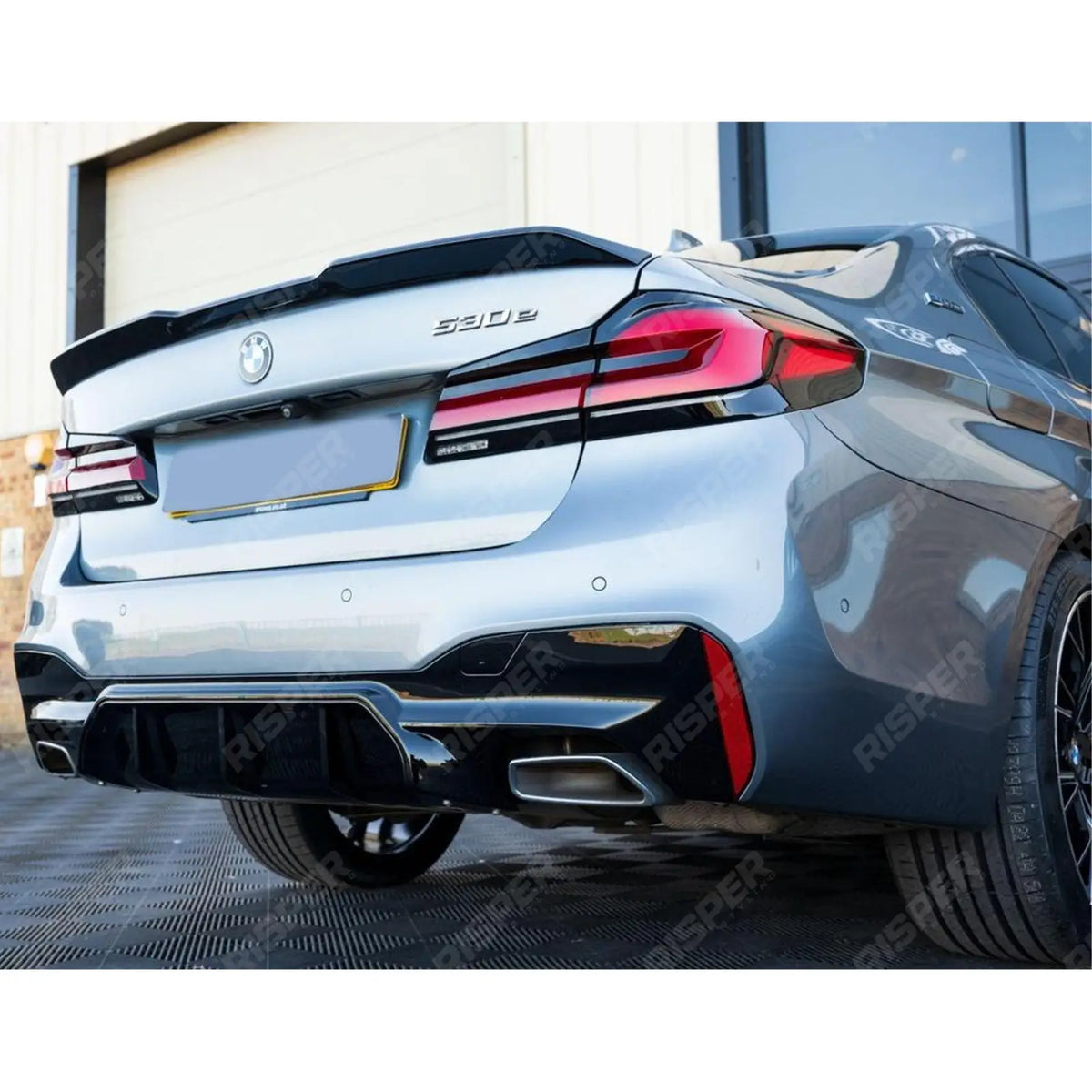 CS Style Rear Spoiler In Gloss Black For BMW 5 Series M5 G30 F90