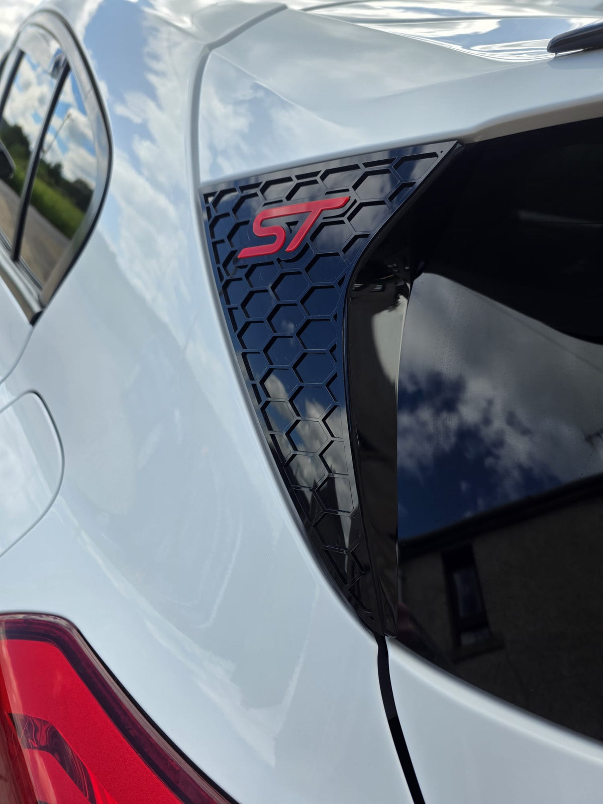 Ford Puma MK2 (ST & ST Line) Rear Window Side Cover (Hex Design)