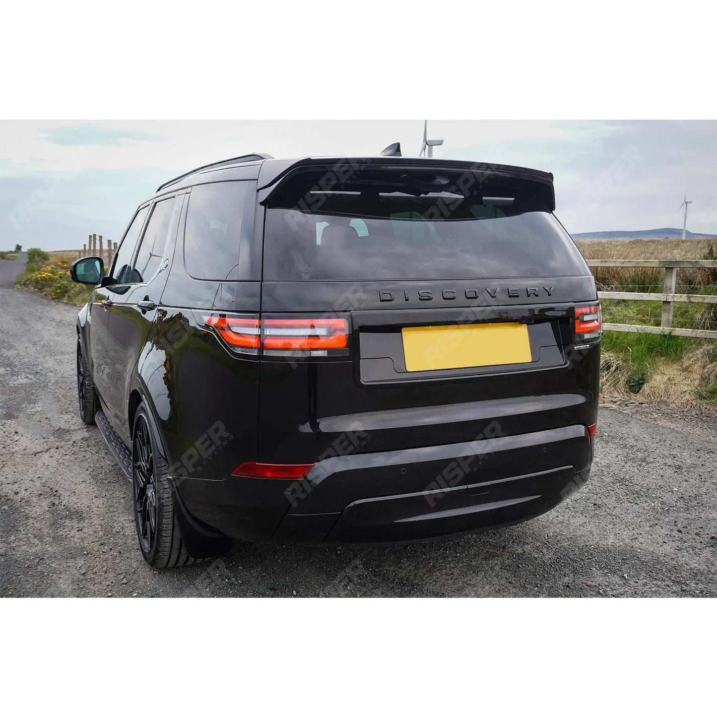 Land Rover Discovery 5 Number Plate Centralisation Kit - Gloss Black