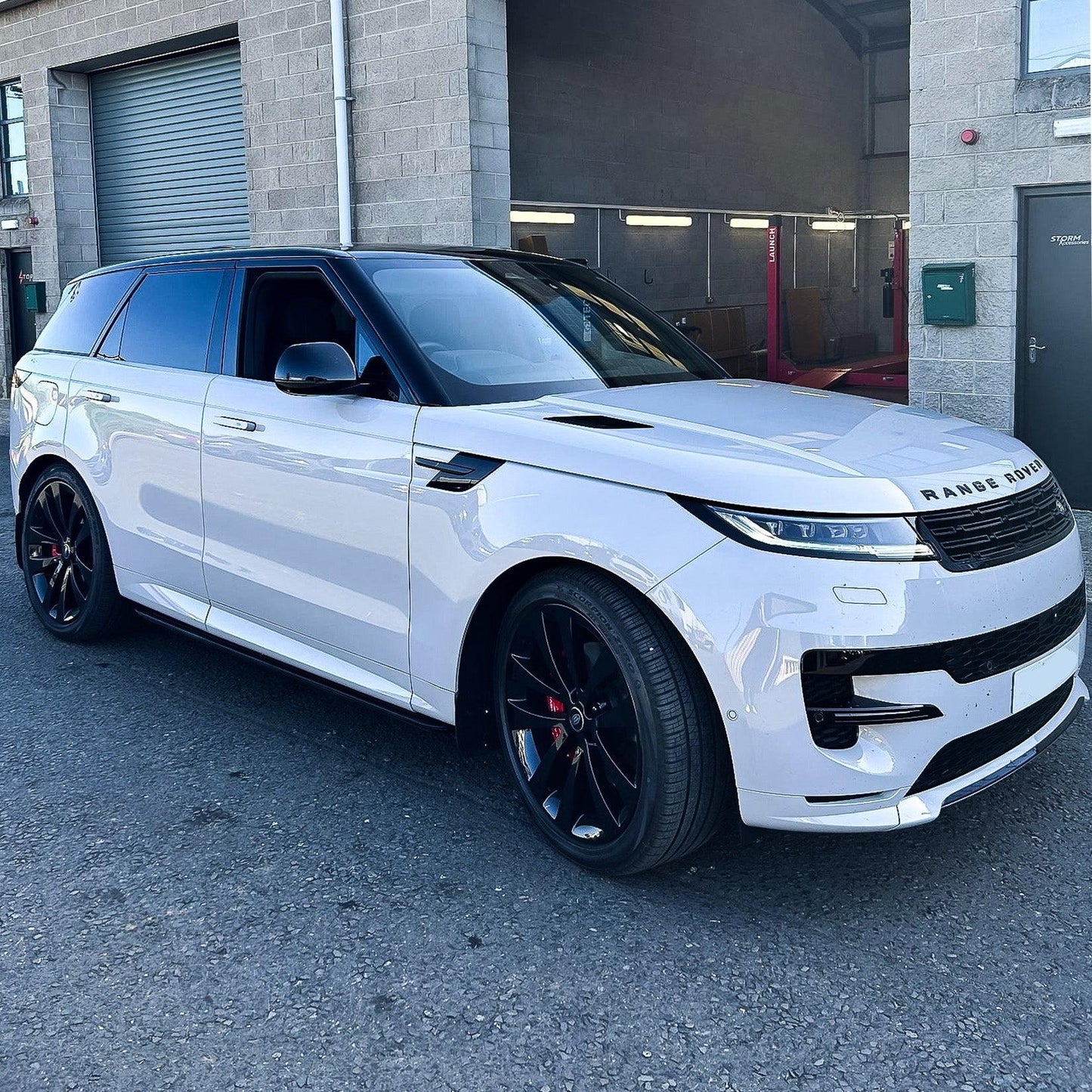 Range Rover Sport & Vogue 2023 On “ Side Steps - Running Boards In Black - TMC Motorsport
