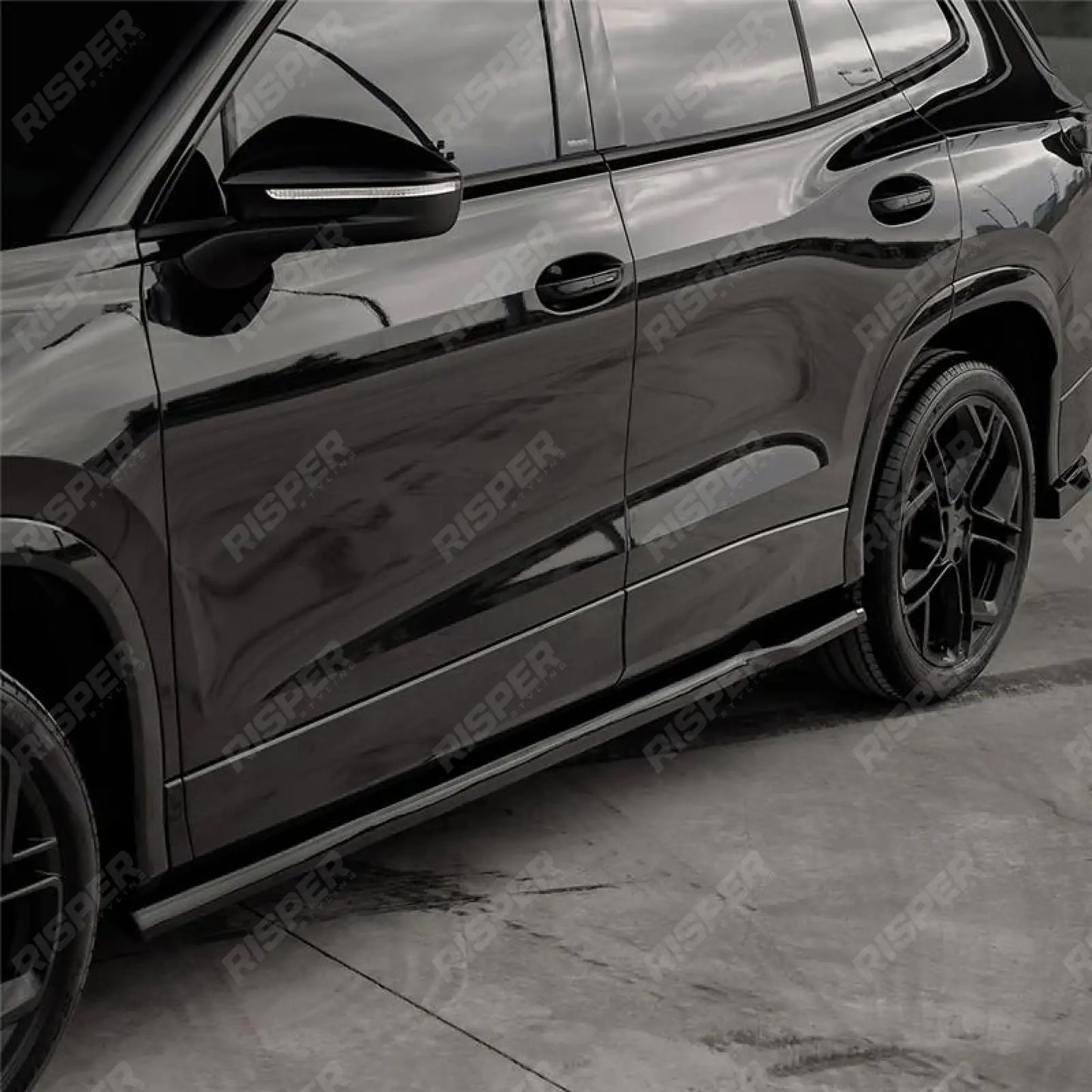 VW Tayron MK1 2025 On Side Skirts In Gloss Black